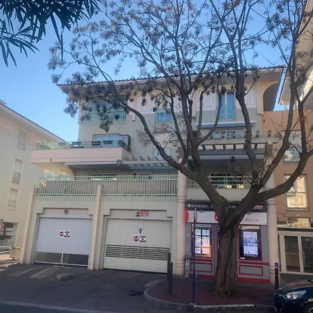 T2 Port-fréjus Proximité De La Grand Garage Privé 34 M2 Dernier étage Appartamento