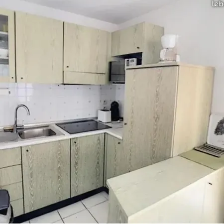 Apartman T2 Port-frejus Proximite De La Grand Garage Prive 34 M2 Dernier Etage *