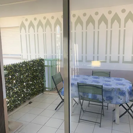 Apartman T2 Port-frejus Proximite De La Grand Garage Prive 34 M2 Dernier Etage *